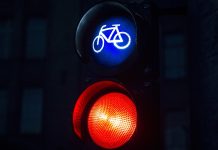 Passare con il rosso: dalle conseguenze legali ai consigli per una guida sicura Passare con il rosso